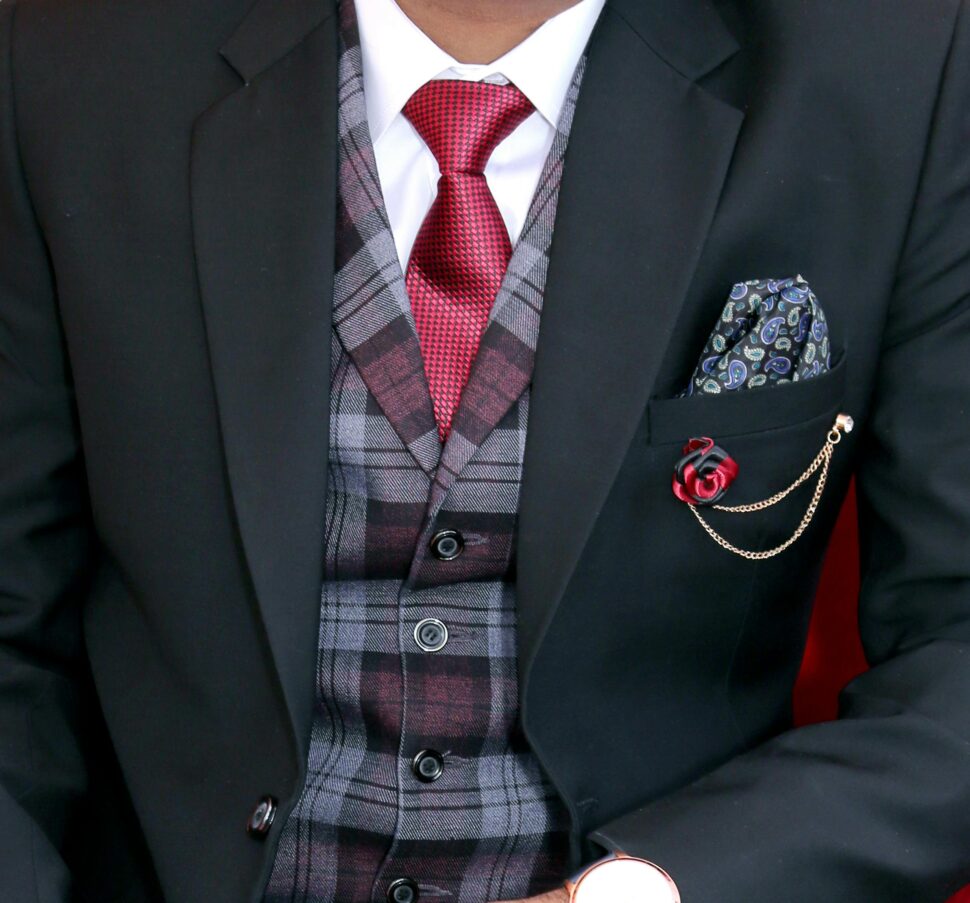 https://www.pexels.com/photo/man-wearing-black-notched-lapel-suit-jacket-1096849/