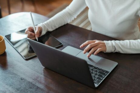 https://www.pexels.com/photo/crop-faceless-female-entrepreneur-doing-multitasking-work-on-different-devices-4474033/