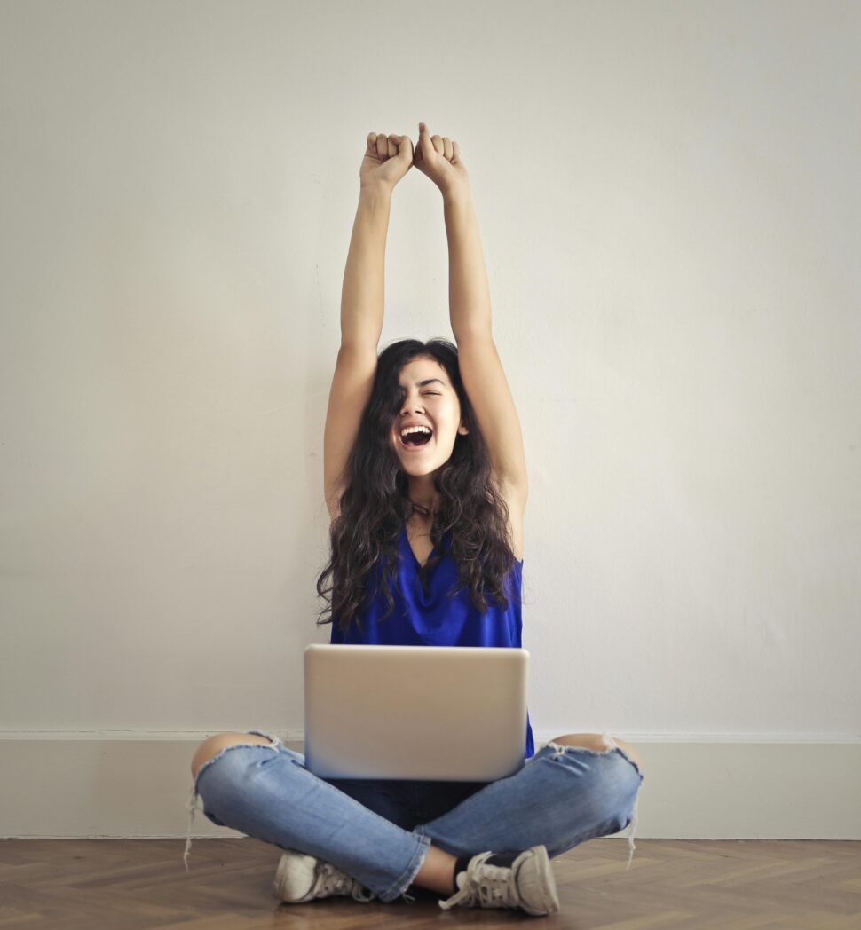 https://www.pexels.com/photo/woman-in-blue-denim-jeans-sitting-on-floor-3807737/
