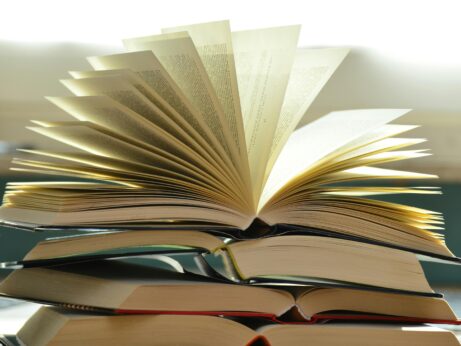 https://www.pexels.com/photo/pile-of-books-159866/