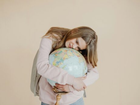 https://www.pexels.com/photo/a-young-girl-hugging-a-globe-8147391/