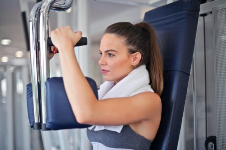 https://www.pexels.com/photo/young-determined-sportswoman-doing-exercise-on-weight-machine-in-modern-sports-club-3768913/