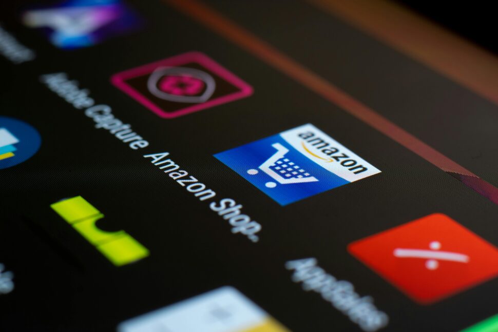 https://www.pexels.com/photo/close-up-of-smartphone-screen-with-icons-4560039/