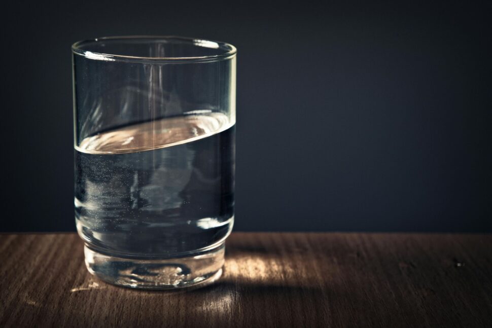 https://www.pexels.com/photo/clear-drinking-glass-filled-with-water-928854/
