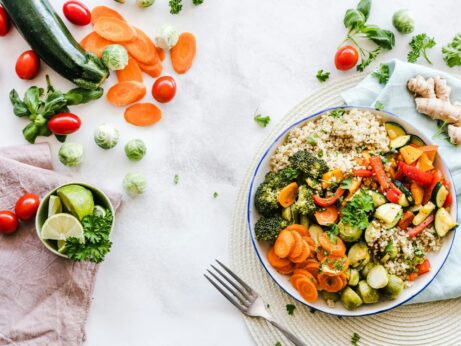 https://www.pexels.com/photo/flat-lay-photography-of-vegetable-salad-on-plate-1640777/